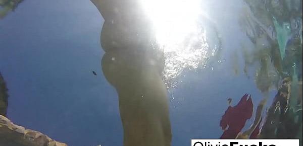trendsOlivia has some summer fun in the pool